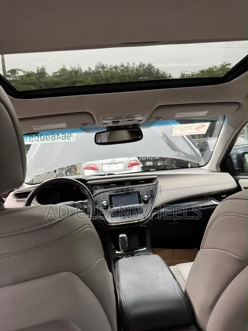 Toyota Avalon XLE FWDSedan (3.6L 6cyl 6A) 2016