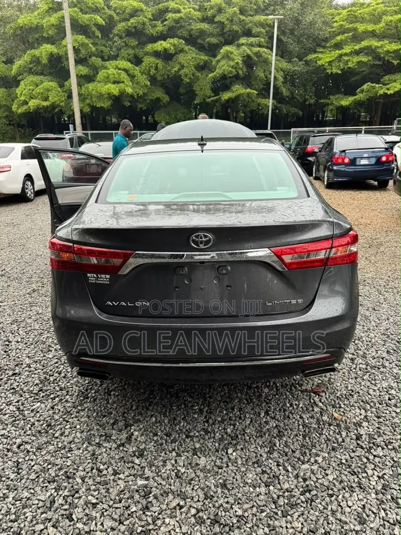 Toyota Avalon XLE FWDSedan (3.6L 6cyl 6A) 2016