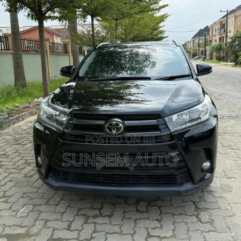 Toyota Highlander SE 4x4 V6 (3.5L 6cyl 8A) 2017 Black