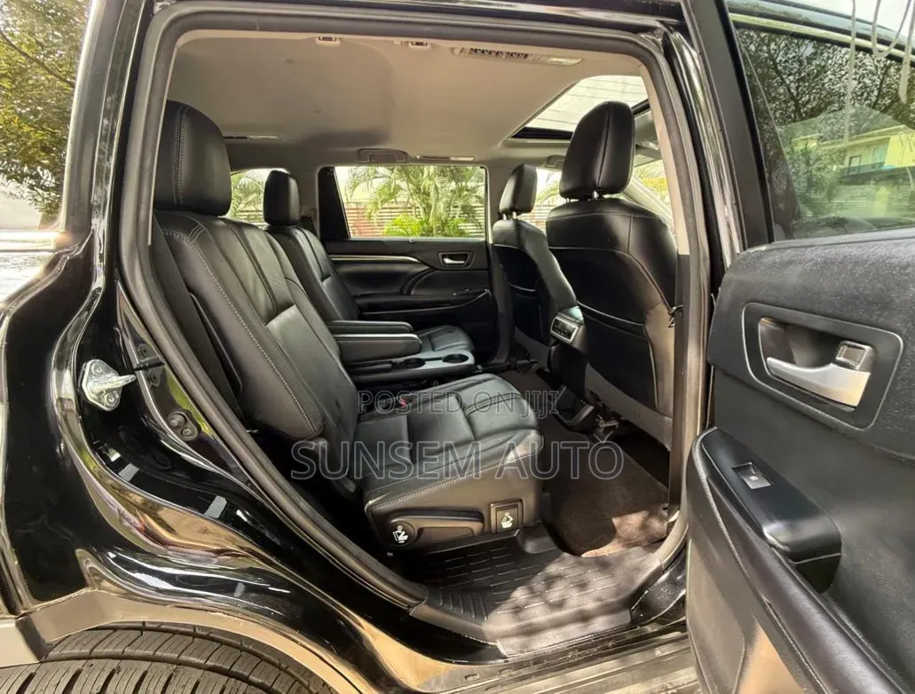 Toyota Highlander SE 4x4 V6 (3.5L 6cyl 8A) 2017 Black