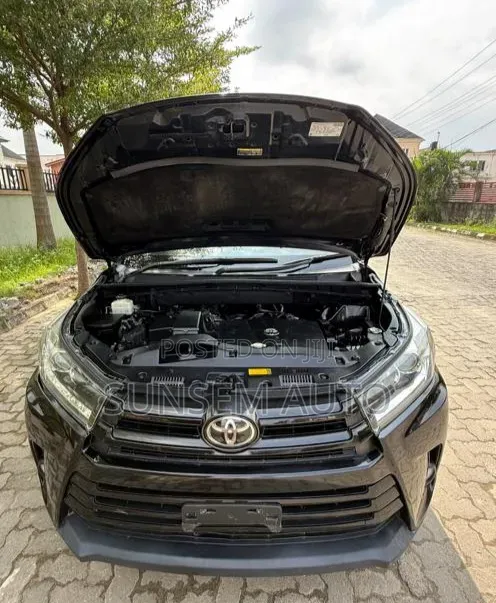 Toyota Highlander SE 4x4 V6 (3.5L 6cyl 8A) 2017 Black