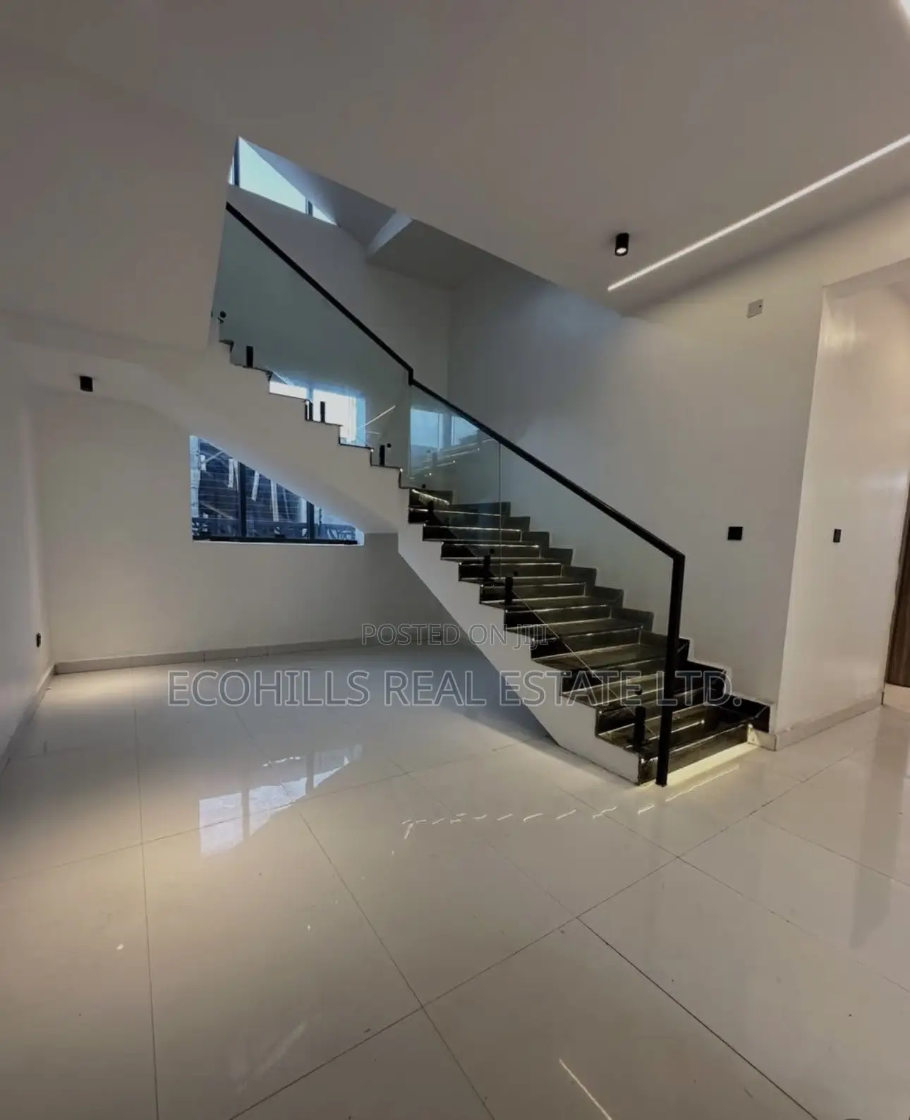 5bdrm Duplex in Gwarinpa for sale
