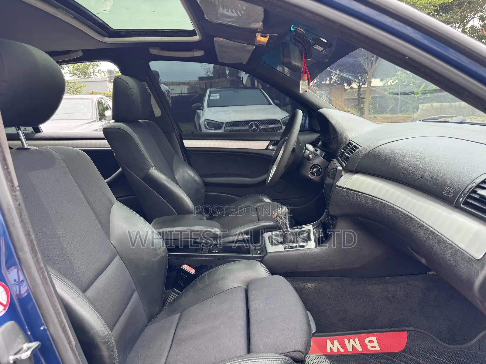 BMW 320i Sedan RWD 2004 Blue