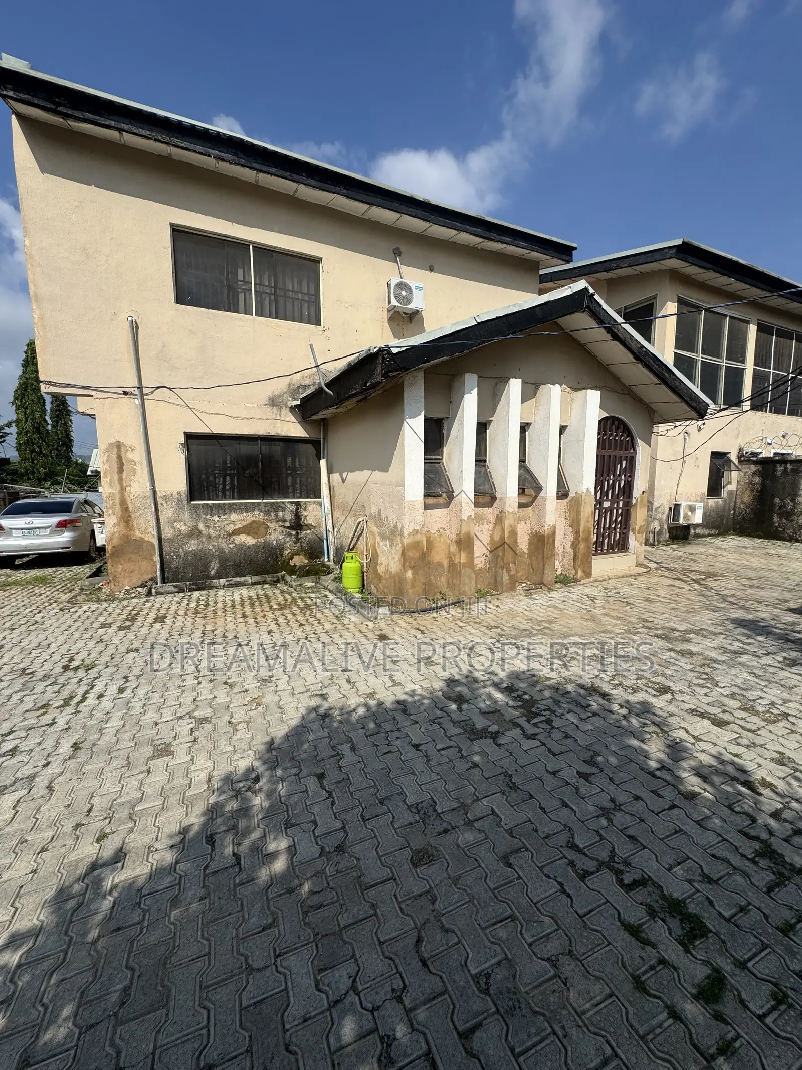 5bdrm Duplex in Gwarinpa for sale