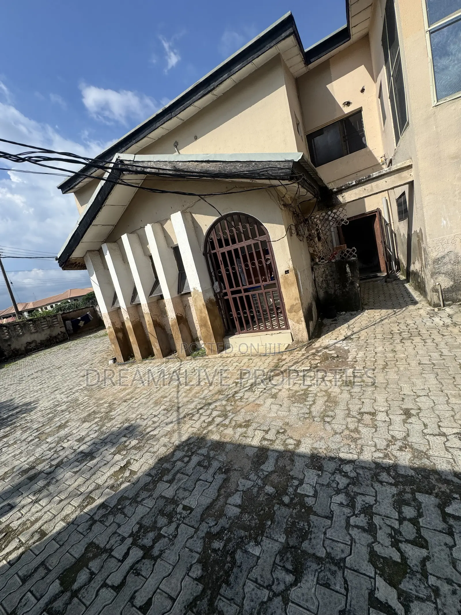 5bdrm Duplex in Gwarinpa for sale