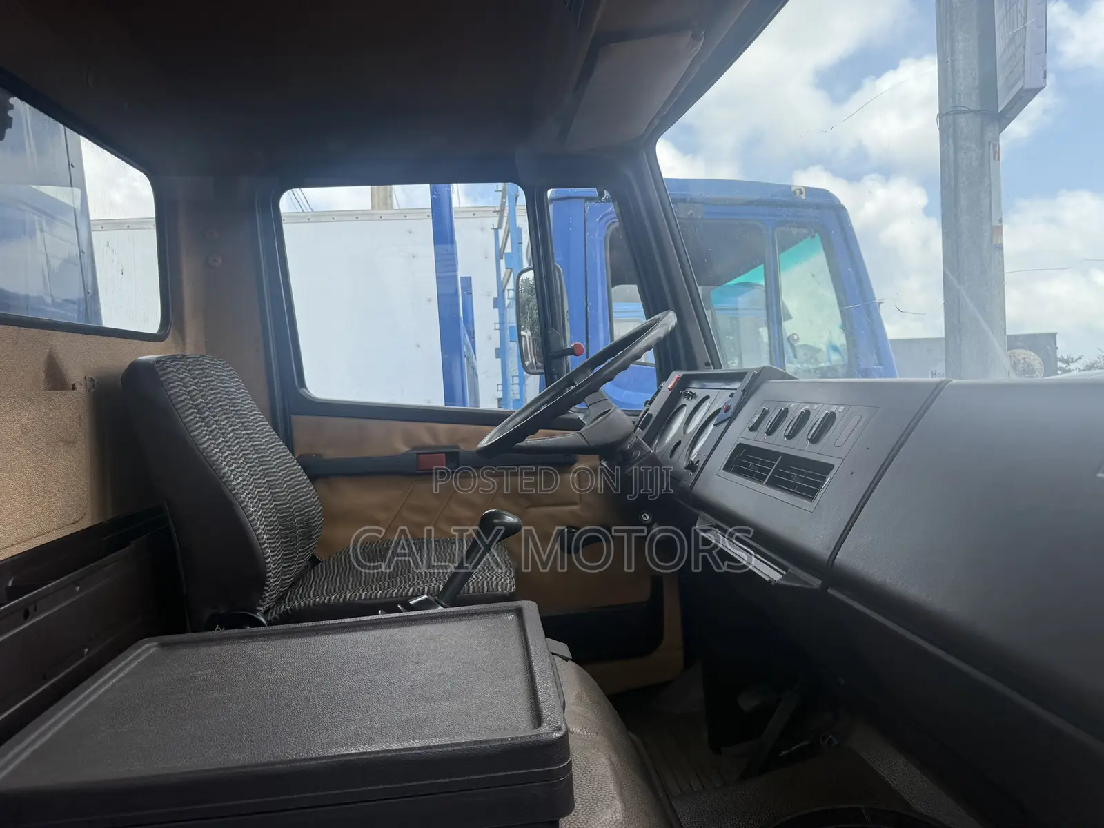 Foreign Used Mercedes Benz 814 Truck.