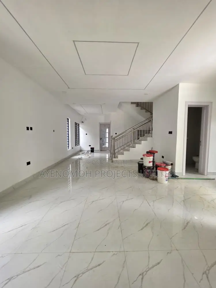 5bdrm Duplex in Ikeja for sale