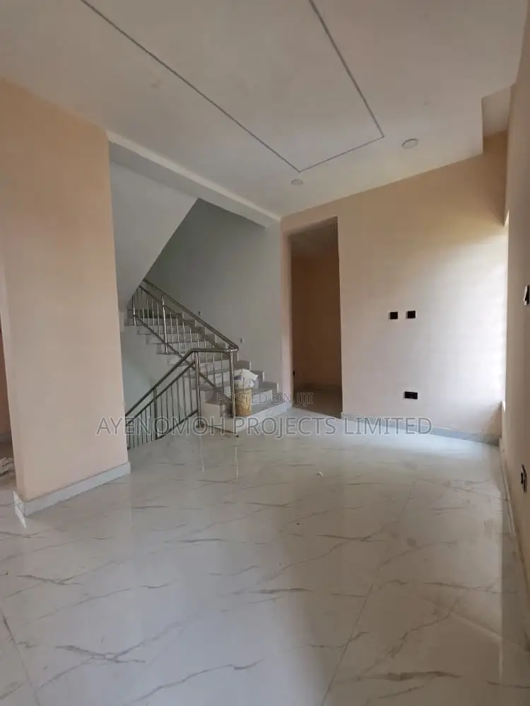 5bdrm Duplex in Ikeja for sale