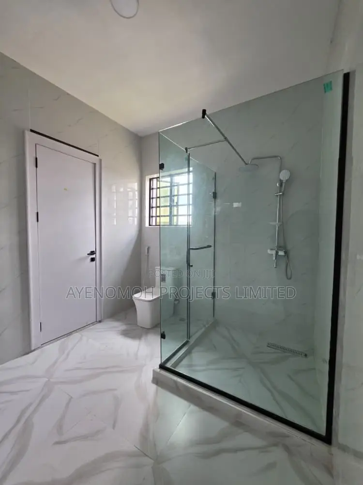 5bdrm Duplex in Ikeja for sale