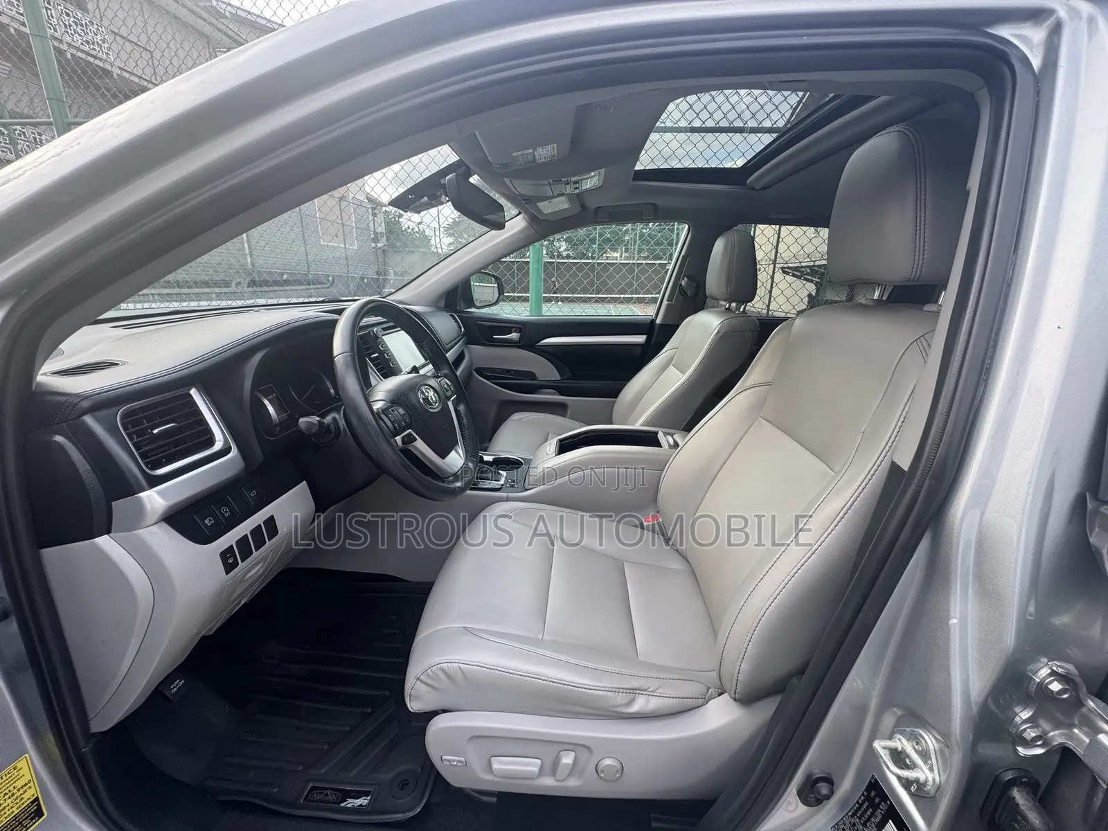 Toyota Highlander XLE 2019 Silver