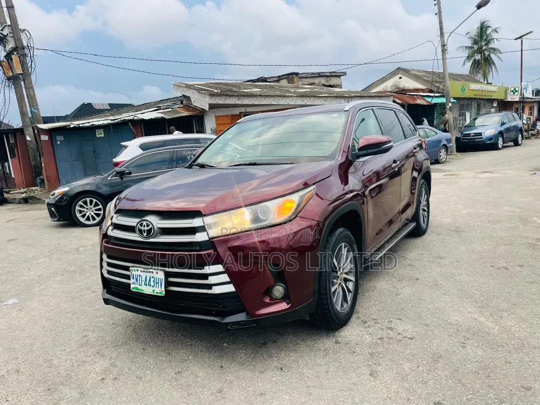 Toyota Highlander XLE 4x2 V6 (3.5L 6cyl 8A) 2018 Red