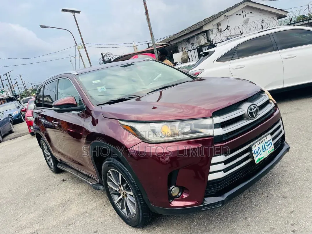 Toyota Highlander XLE 4x2 V6 (3.5L 6cyl 8A) 2018 Red