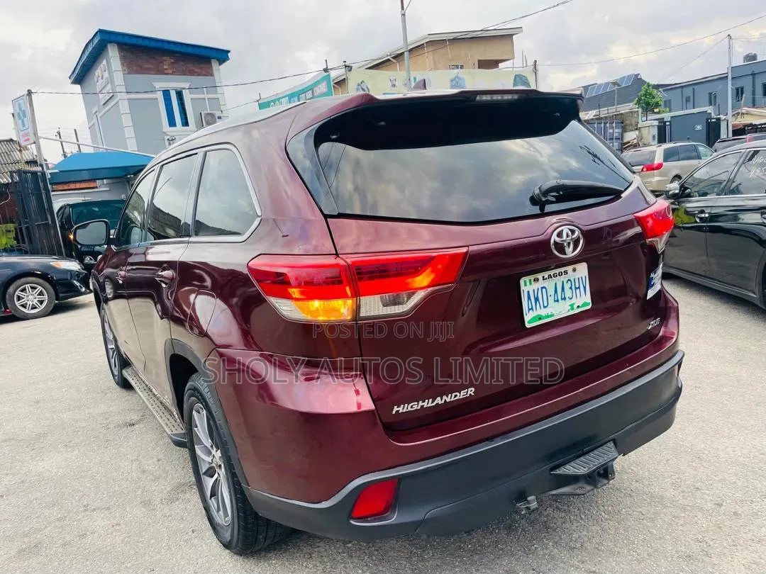 Toyota Highlander XLE 4x2 V6 (3.5L 6cyl 8A) 2018 Red