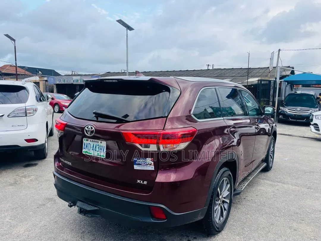 Toyota Highlander XLE 4x2 V6 (3.5L 6cyl 8A) 2018 Red