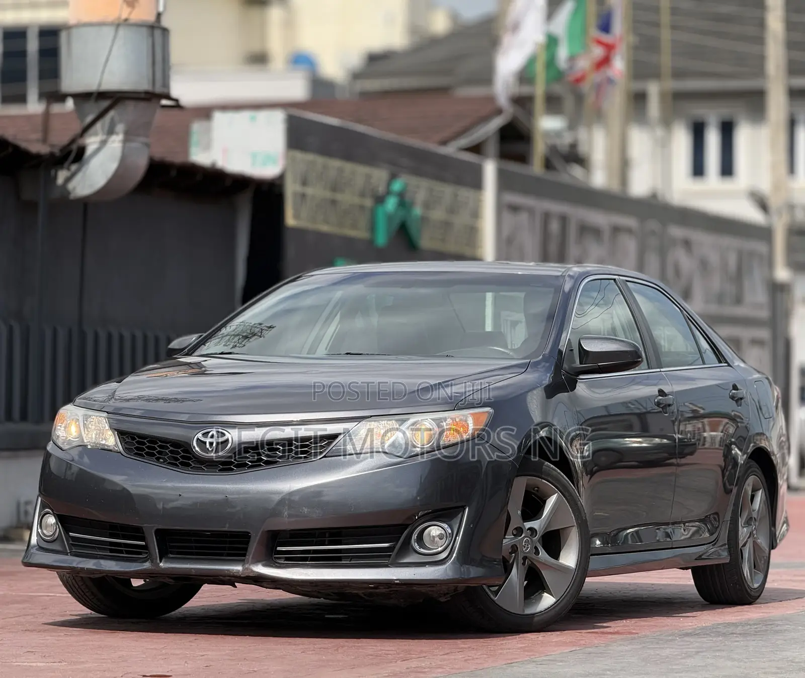 Toyota Camry SE 4dr Sedan (2.5L 4cyl 6A) 2014 Gray