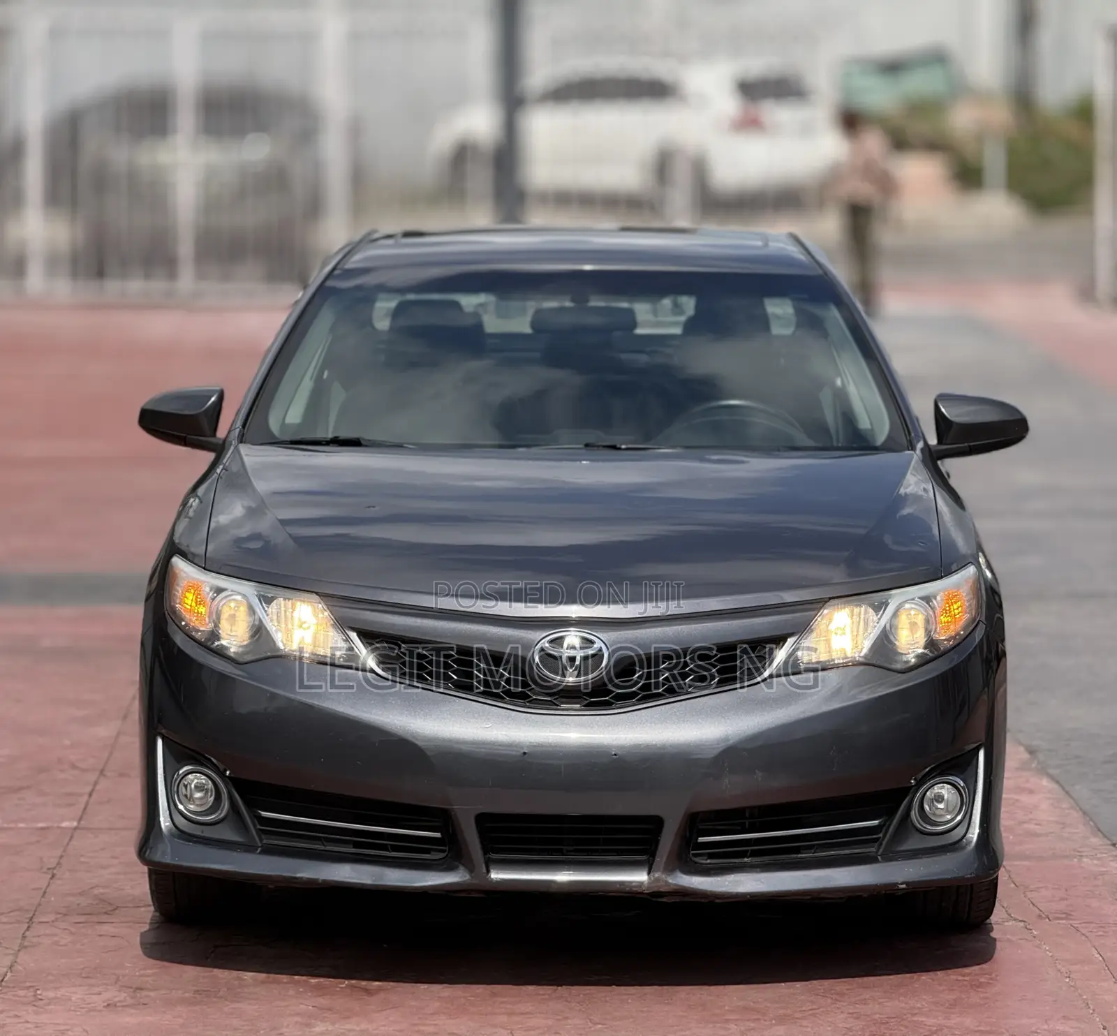 Toyota Camry SE 4dr Sedan (2.5L 4cyl 6A) 2014 Gray