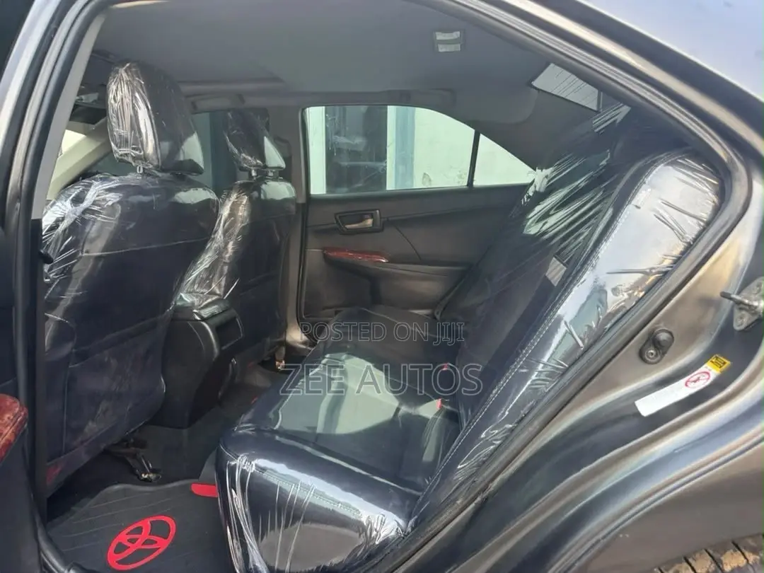 Toyota Camry SE V6 4dr Sedan (3.5L 6cyl 6A) 2013 Gray