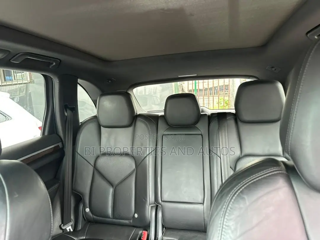 Porsche Cayenne 2013 Silver