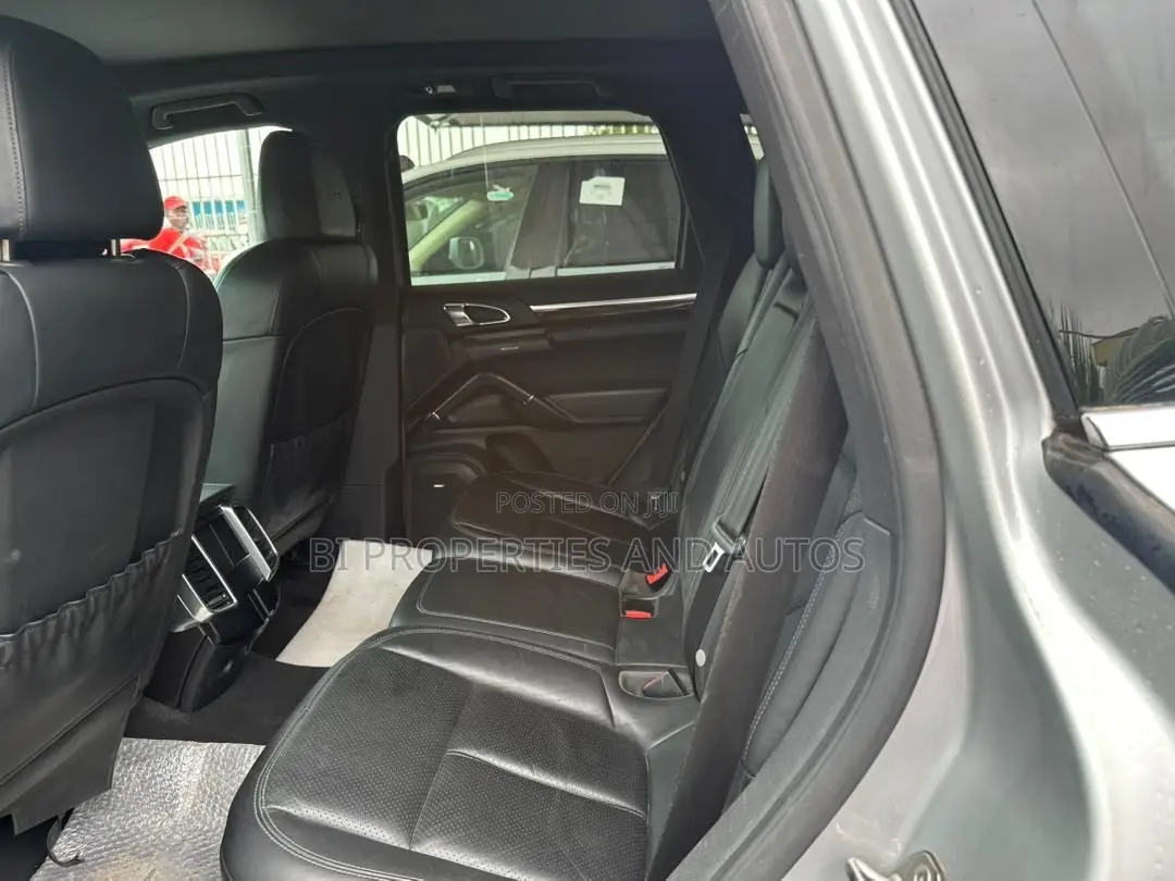 Porsche Cayenne 2013 Silver