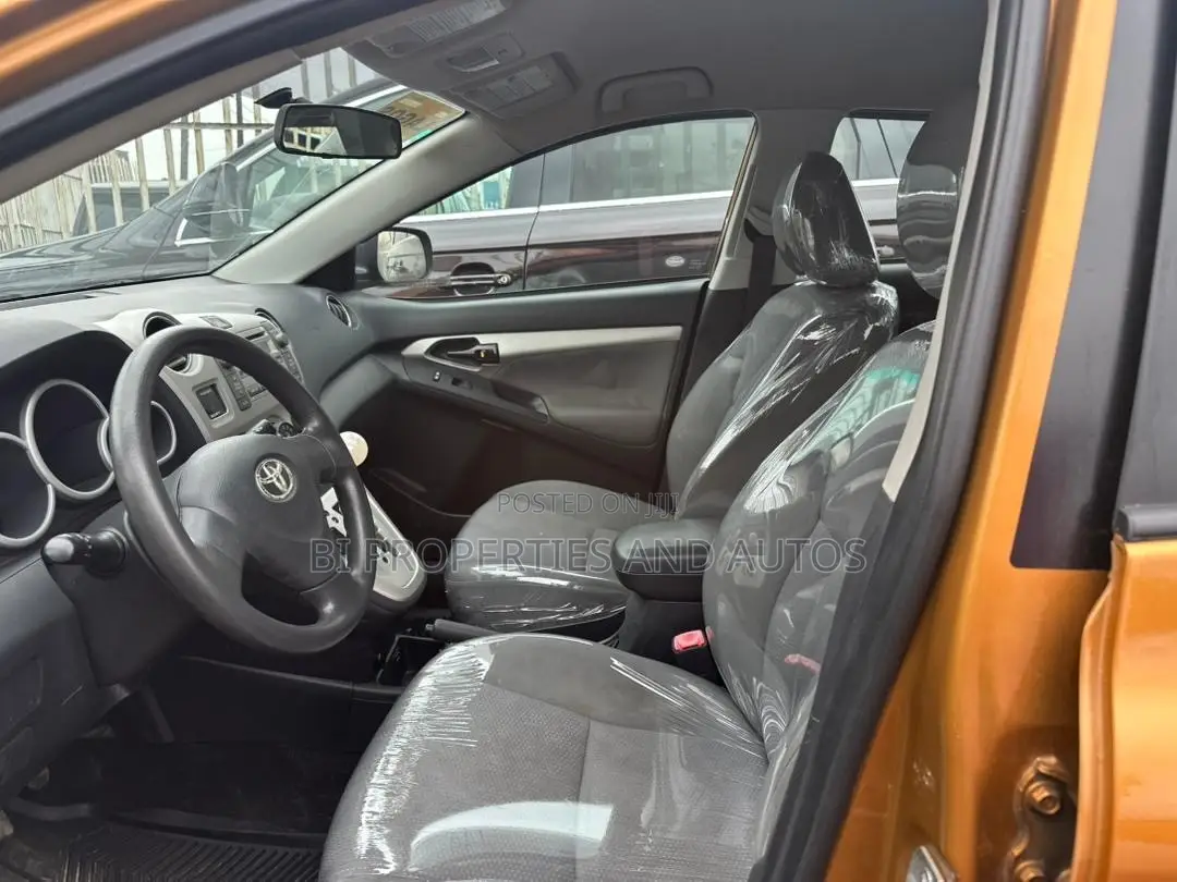 Toyota Matrix 2010 Gold