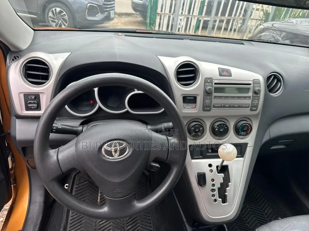 Toyota Matrix 2010 Gold