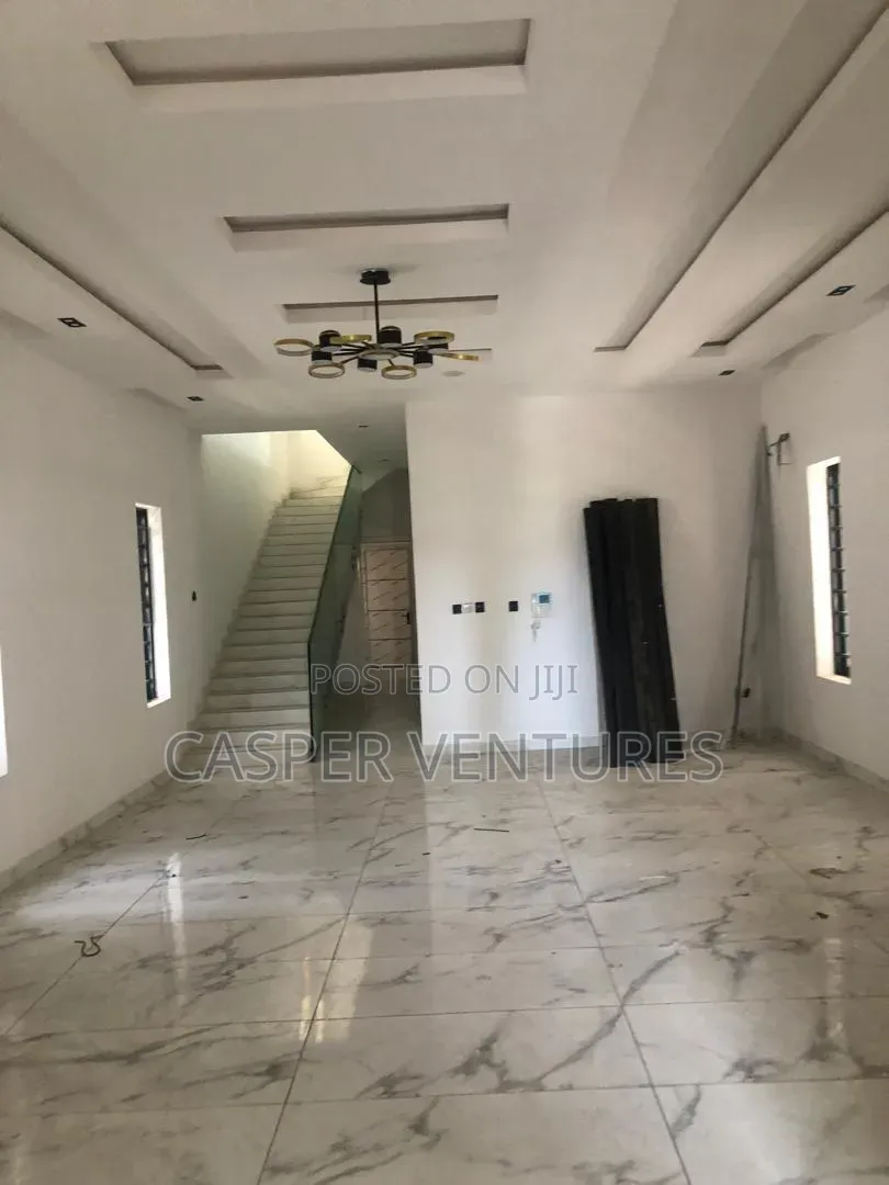 5bdrm Duplex in Osapa London for sale
