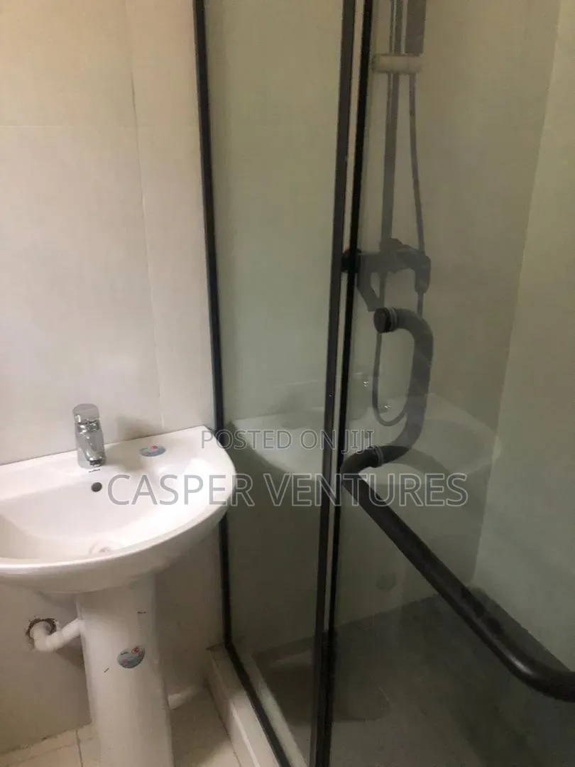 5bdrm Duplex in Osapa London for sale