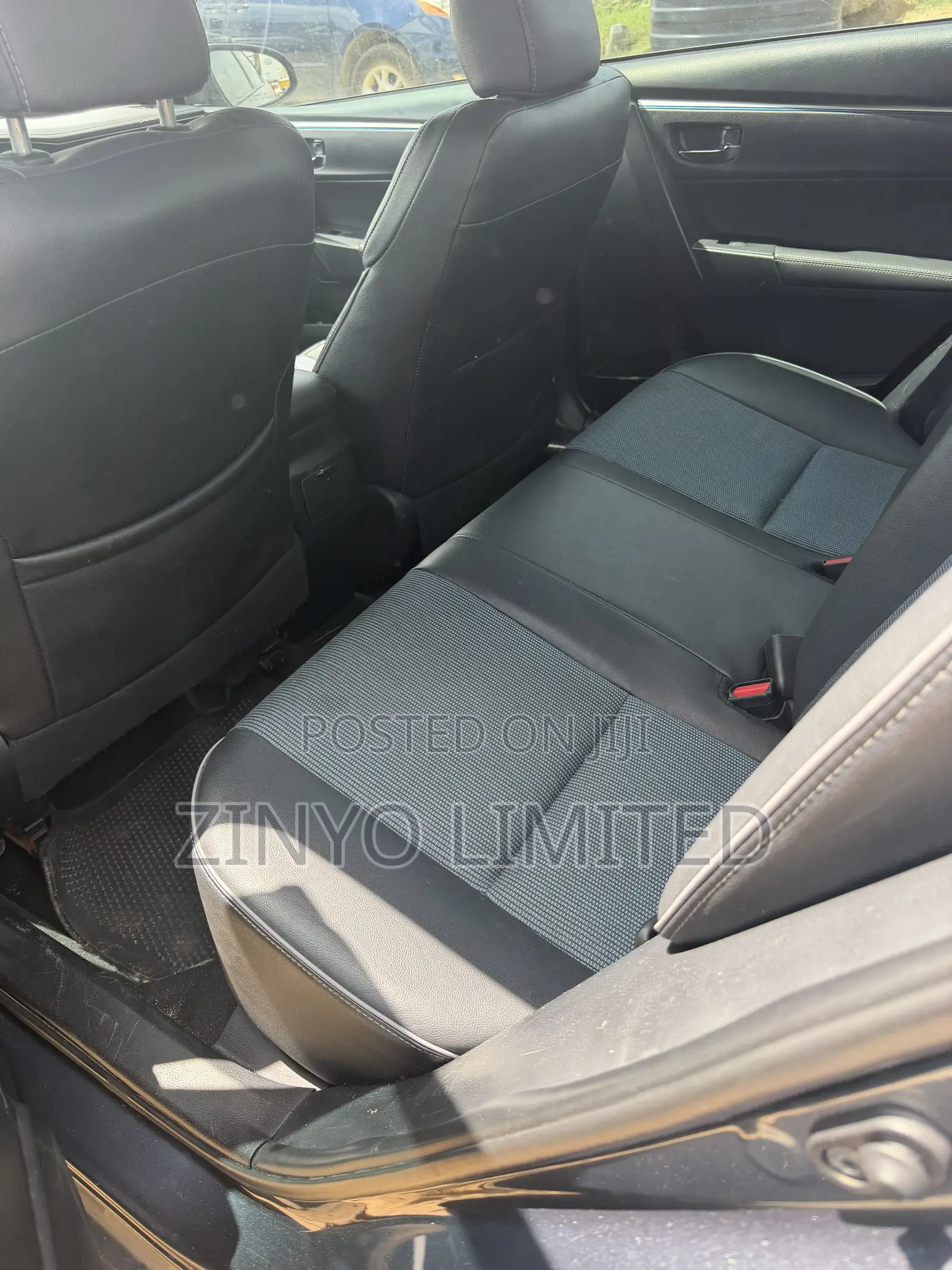 Toyota Corolla LE 4dr Sedan (1.8L 4cyl CVT) 2016 Gray