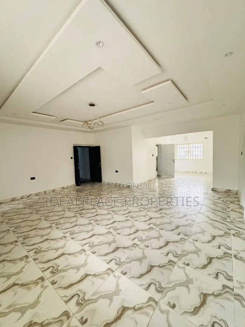 3bdrm Apartment in Ogba for sale