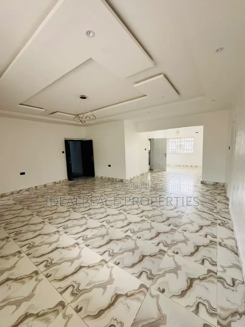 3bdrm Apartment in Ogba for sale