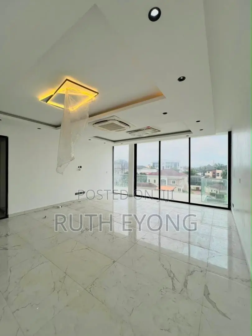 5bdrm Duplex in Banana Island for sale