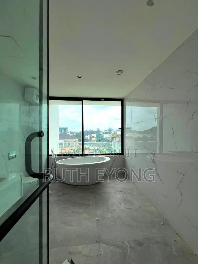 5bdrm Duplex in Banana Island for sale