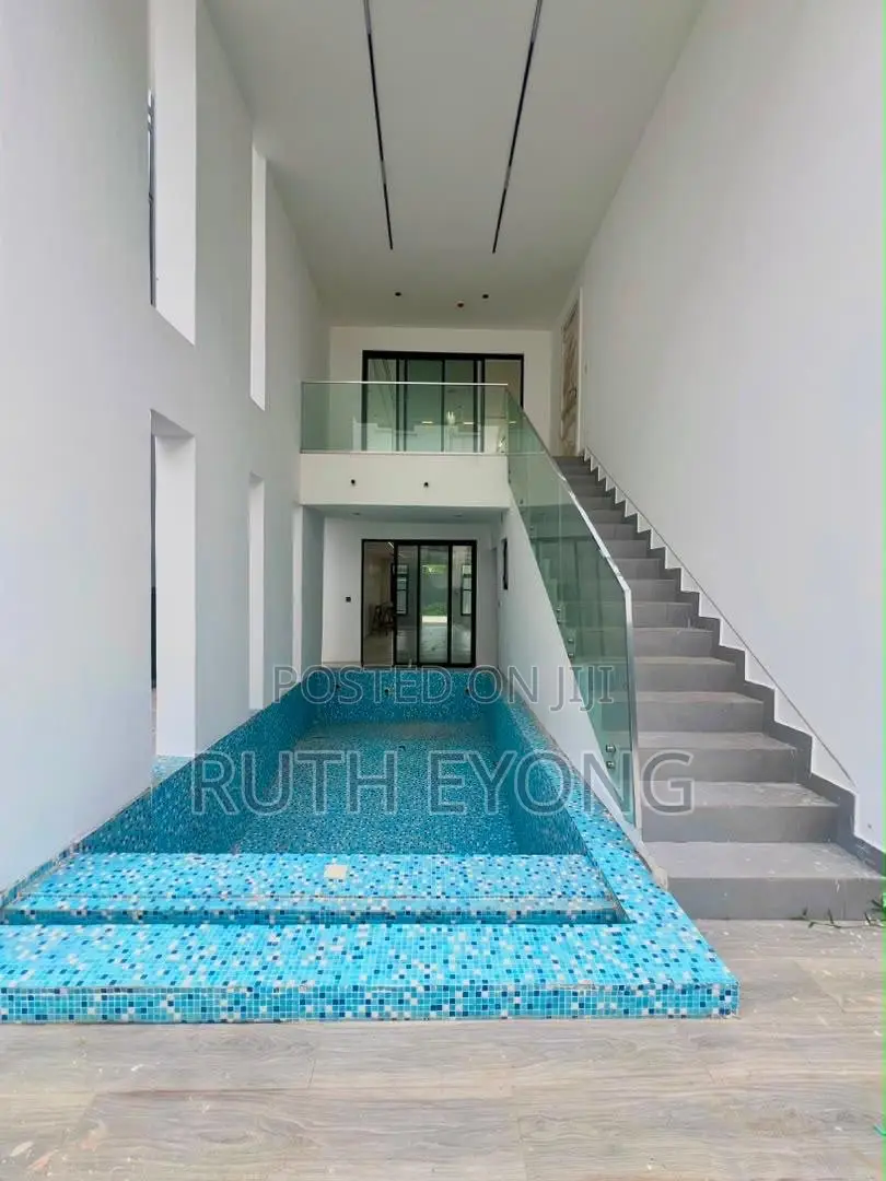 5bdrm Duplex in Banana Island for sale