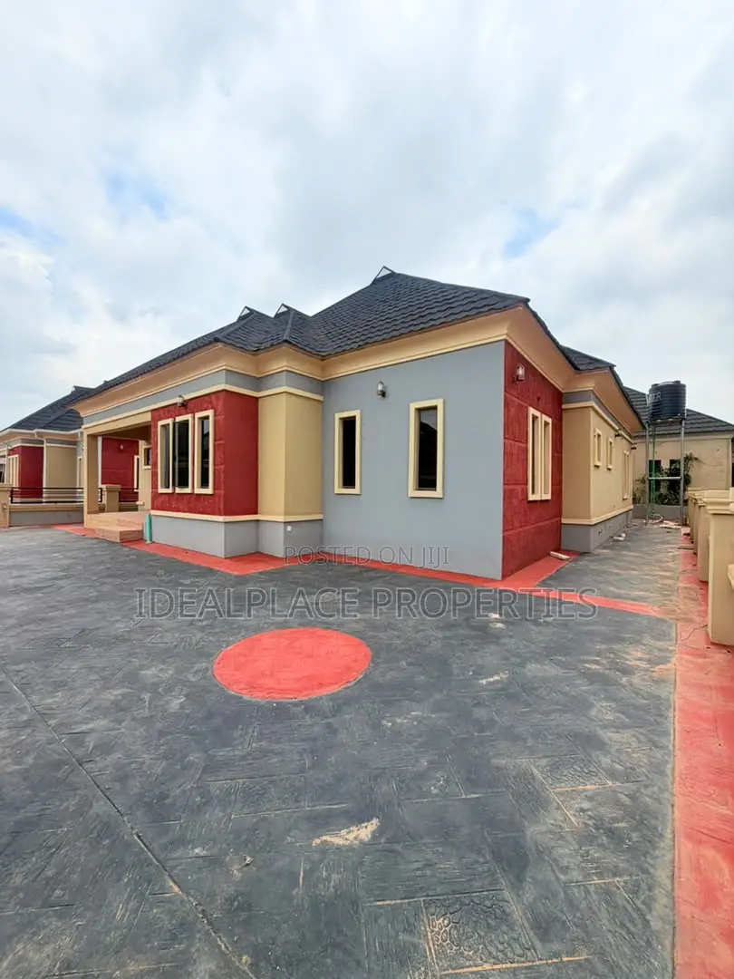 3bdrm Bungalow in Obafemi-Owode for sale