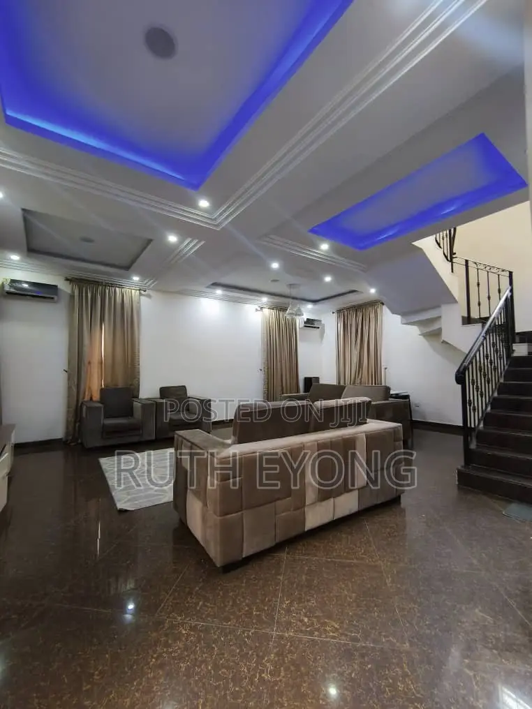 3bdrm Townhouse / Terrace in Lekki-Phase 1 for rent