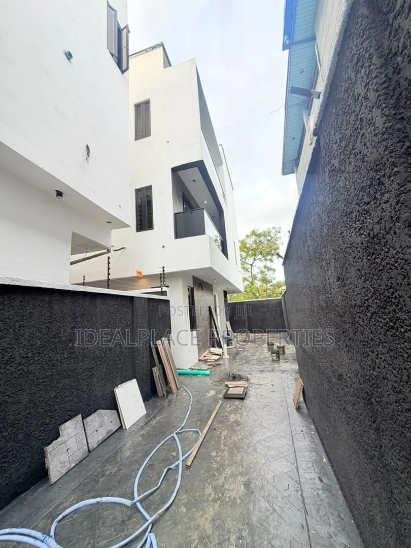 5bdrm Duplex in Adeniyi Jones for sale