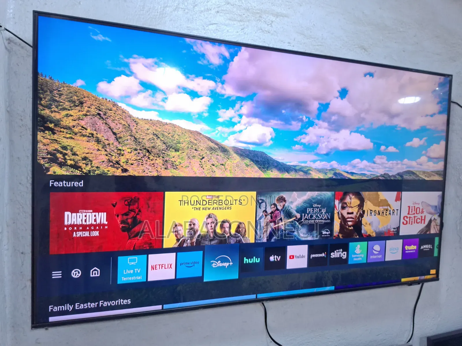Slim 50" Samsung CrystalUHD HDR+ Smart TV