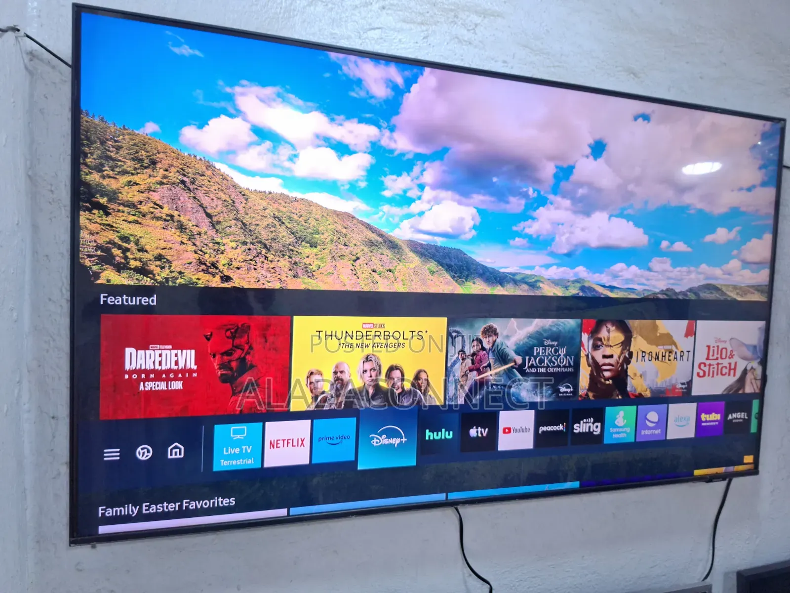 Slim 50" Samsung CrystalUHD HDR+ Smart TV