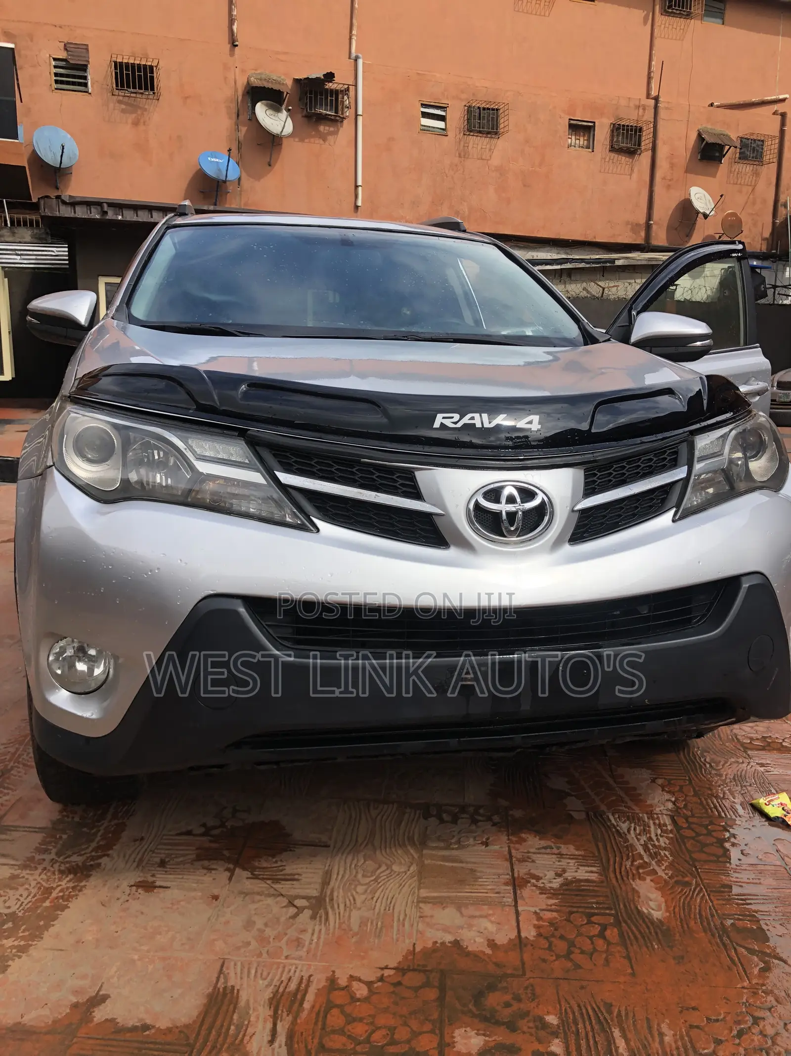 Toyota RAV4 XLE 4dr SUV (2.5L 4cyl 6A) 2014 Silver