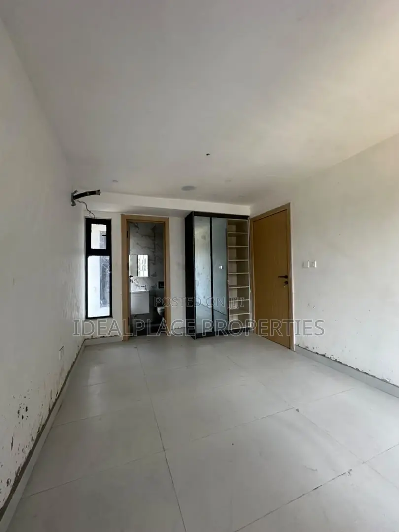 2bdrm Maisonette in Lekki Phase 1 for sale