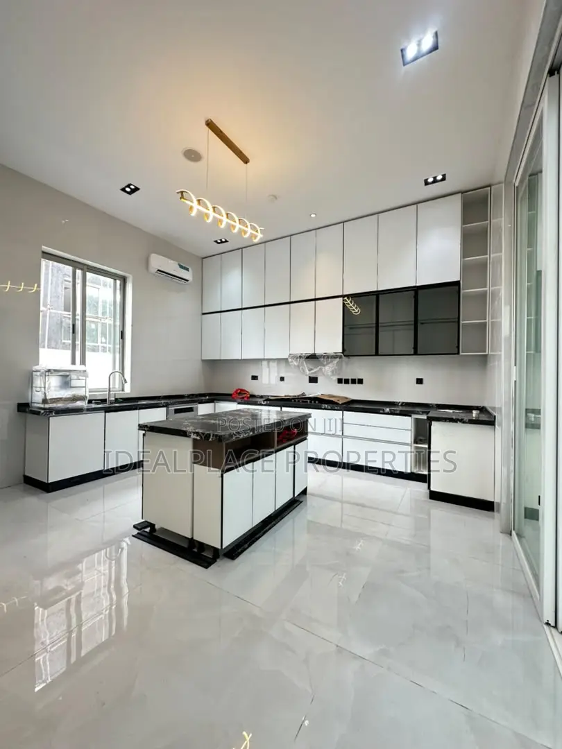 6bdrm Duplex in Banana Island for sale