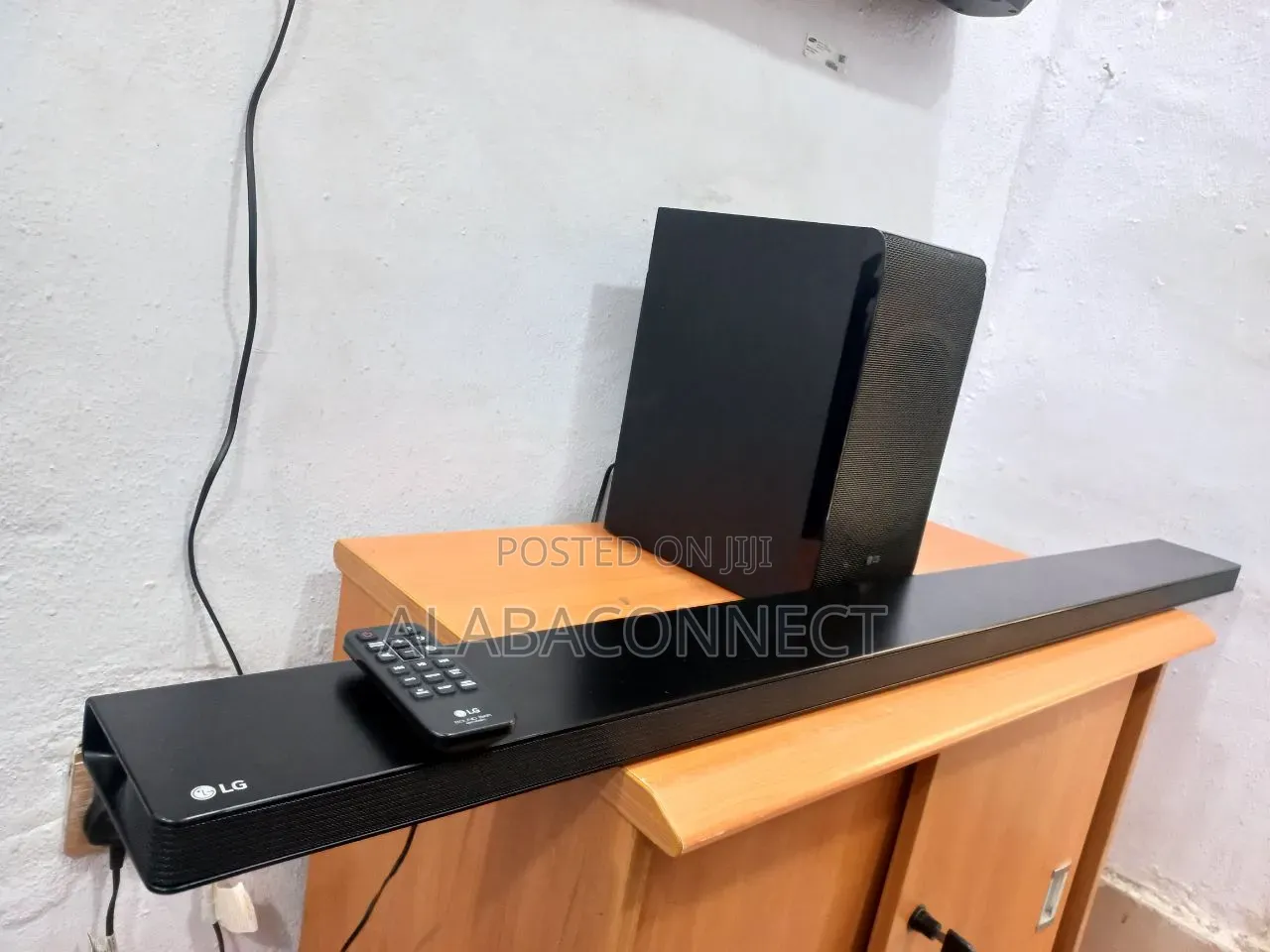 4.1ch LG Soundbar SJ8 With Its Wireless Subwoofer