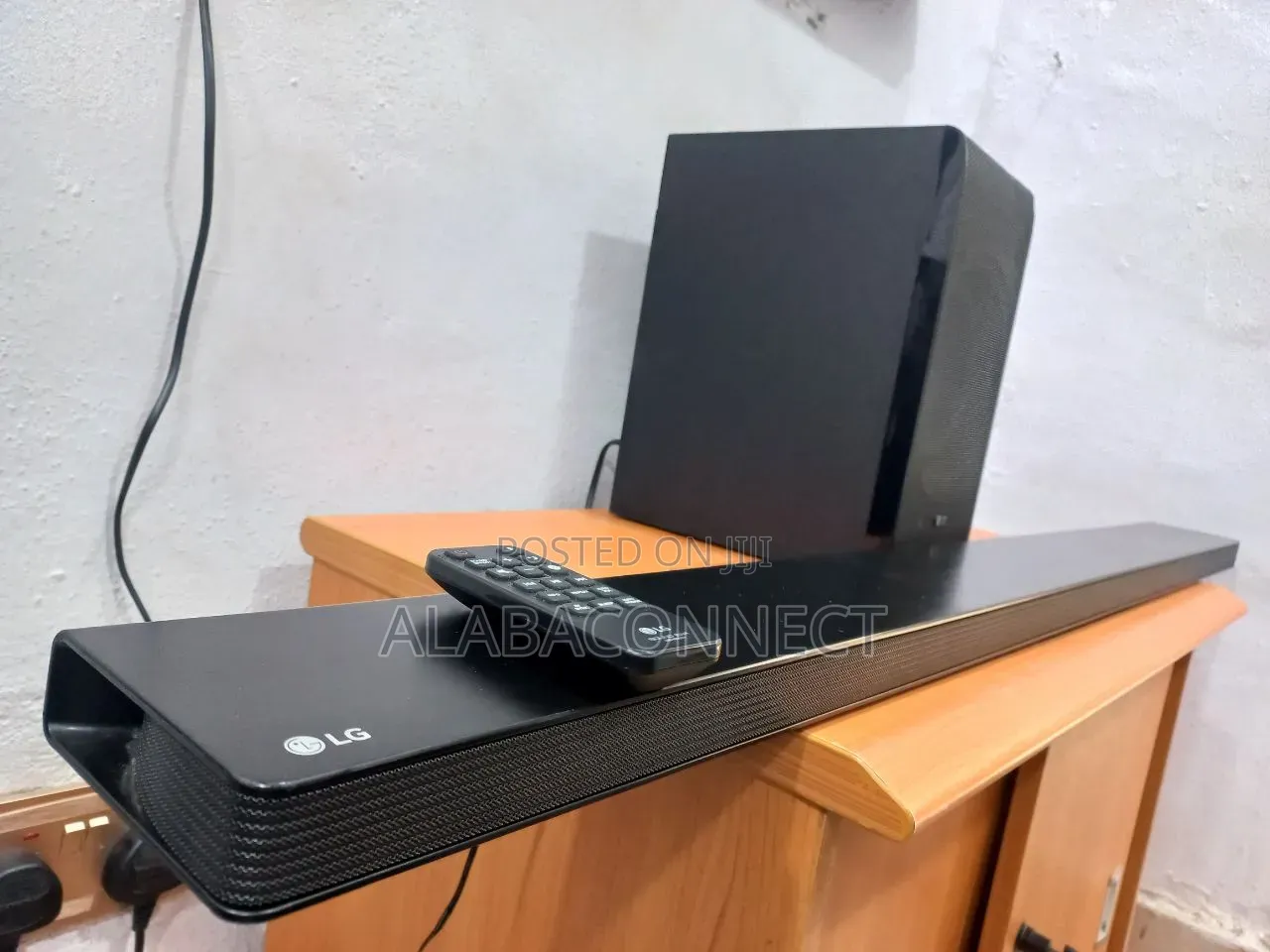 4.1ch LG Soundbar SJ8 With Its Wireless Subwoofer