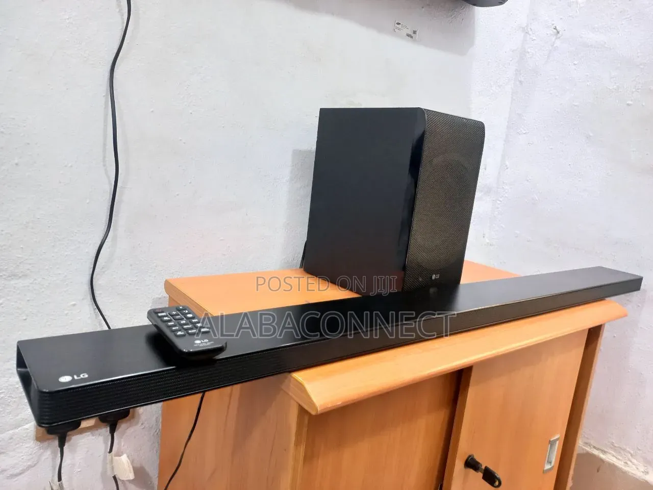 4.1ch LG Soundbar SJ8 With Its Wireless Subwoofer