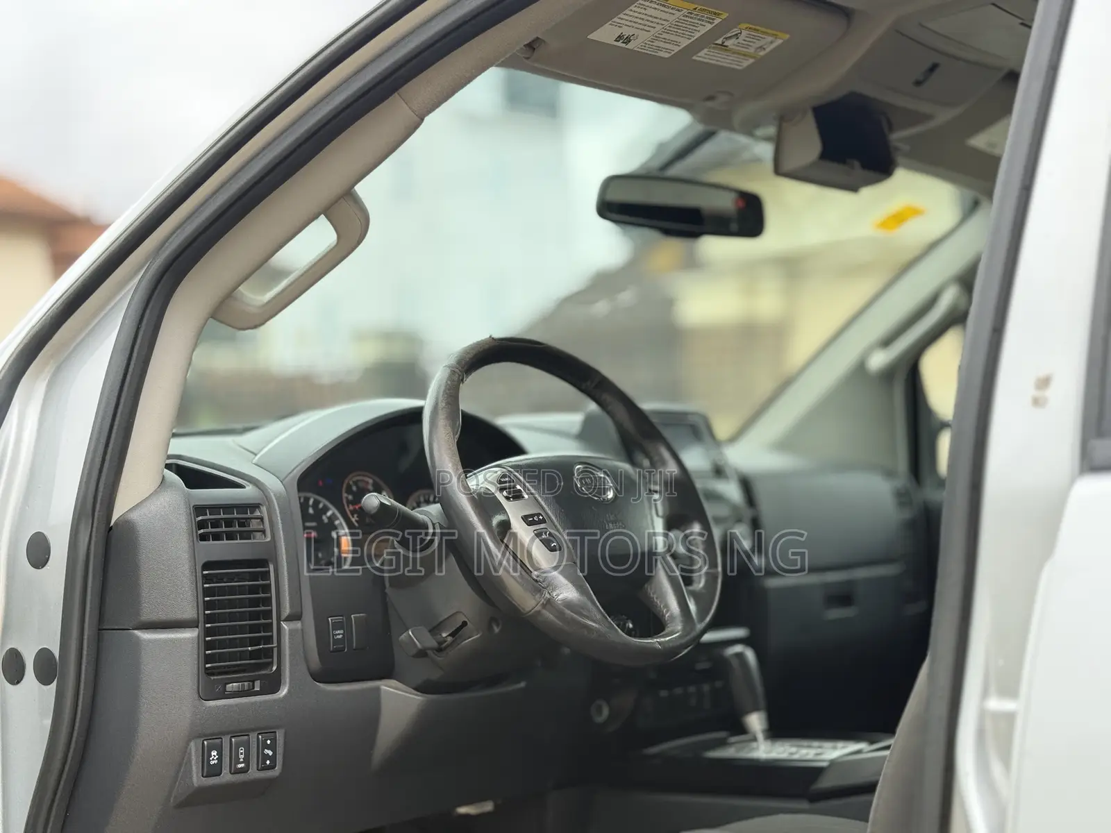 Nissan Titan SV 4x4 Crew Cab SWB 2015 Silver