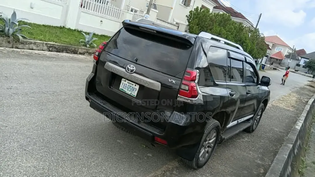 Toyota Land Cruiser Prado 2018 Black