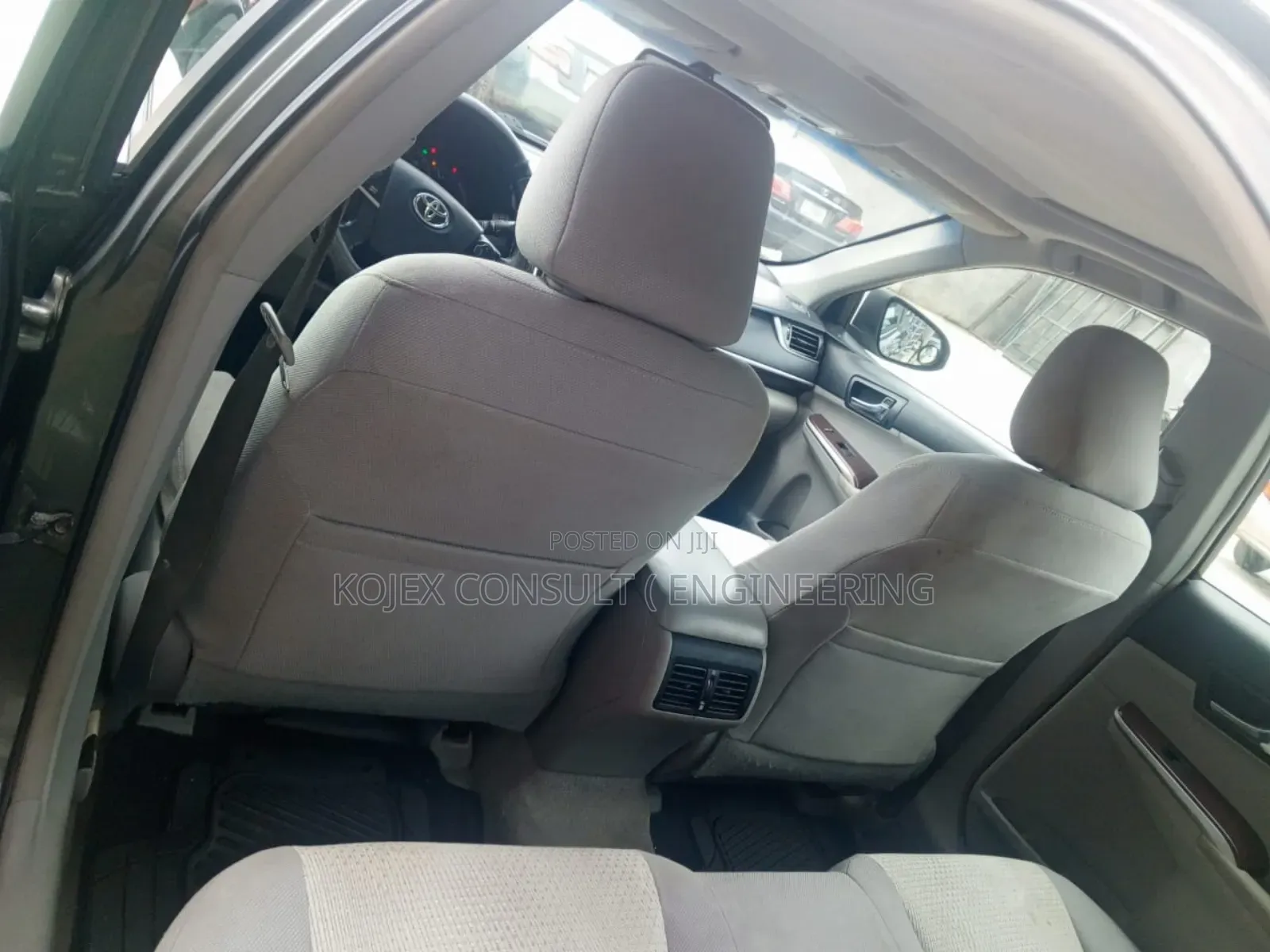 Toyota Camry XLE 4dr Sedan (2.5L 4cyl 6A) 2012 Gray