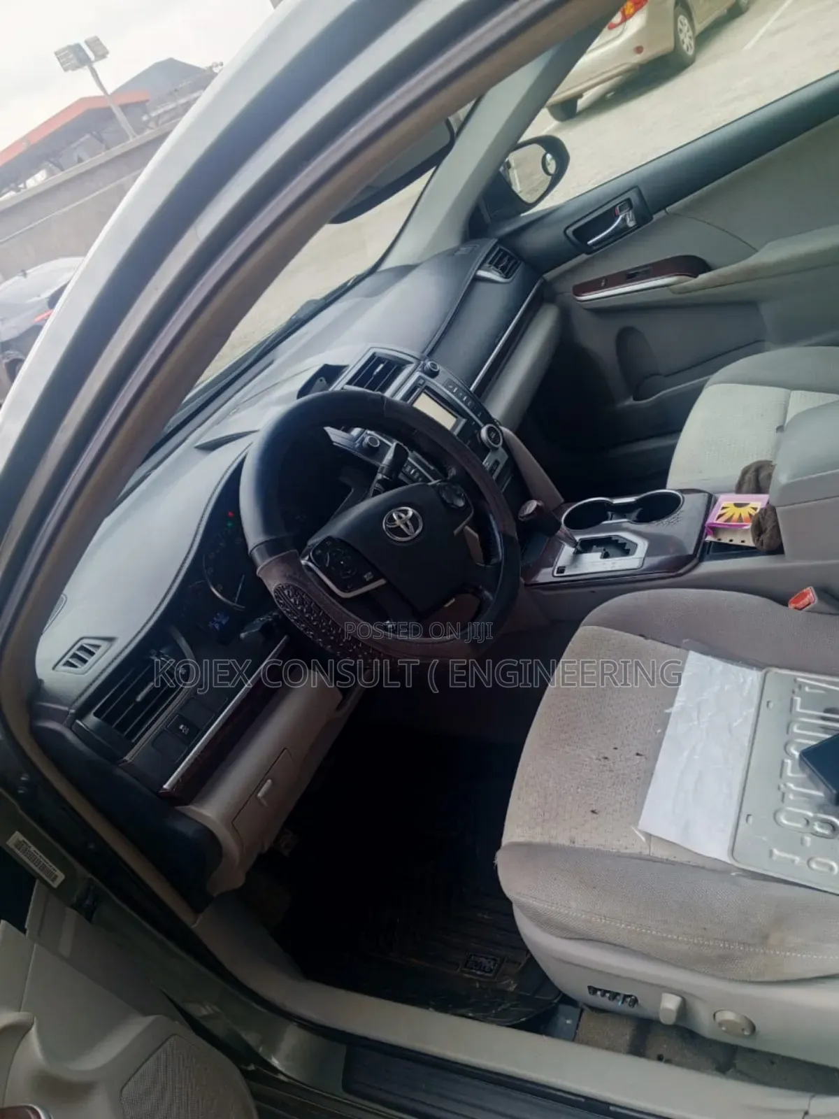 Toyota Camry XLE 4dr Sedan (2.5L 4cyl 6A) 2012 Gray