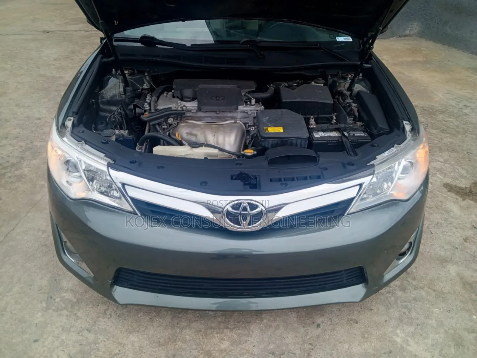 Toyota Camry XLE 4dr Sedan (2.5L 4cyl 6A) 2012 Gray