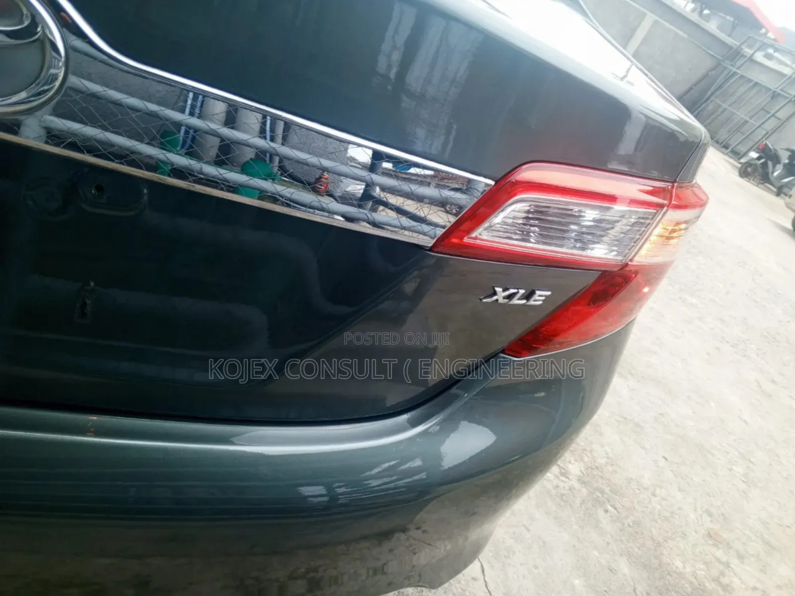 Toyota Camry XLE 4dr Sedan (2.5L 4cyl 6A) 2012 Gray